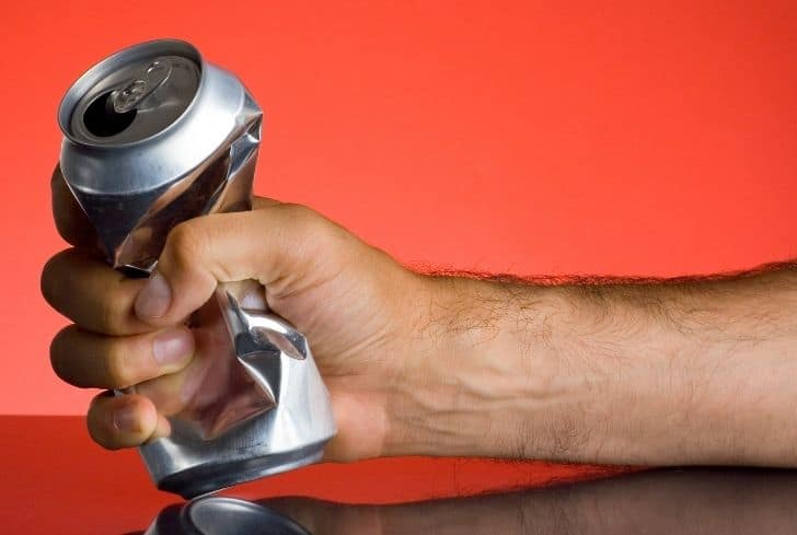 你能回收壓碎的罐頭嗎？